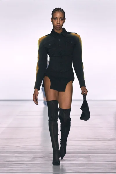 Look 18